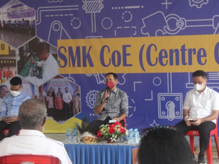 Kunjungi Sejumlah Sekolah Di Sorong, Nadiem Makarim Dengar Curhatan Guru dan Murid