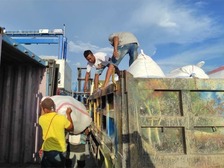 Ikatan Keluarga Flobamora Kota Sorong﻿﻿ Distribusikan Bantuan Kemanusiaan Ke NTT