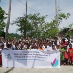PLN menyalurkan bantuan 30 Unit Mikro PLTS dan _energy storage_ bernama SuperSUN kepada masyarakat Dusun Yarweser, Kampung Arefi Selatan, Kabupaten Raja Ampat, Papua Barat. Foto-Ist/TN