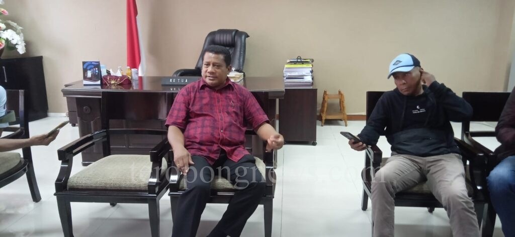 Wattimury Minta Pergantian Ketua DPRD Maluku Dipercepat