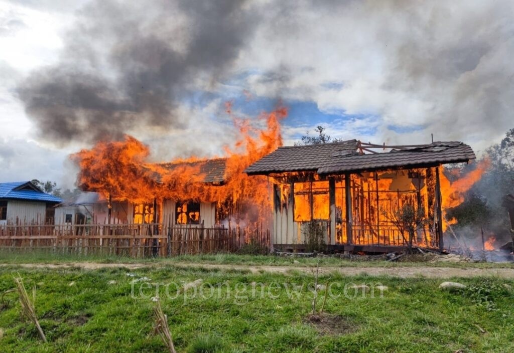 Tiga Rumah Dinas Guru SMKN 1 Oksibil Terbakar