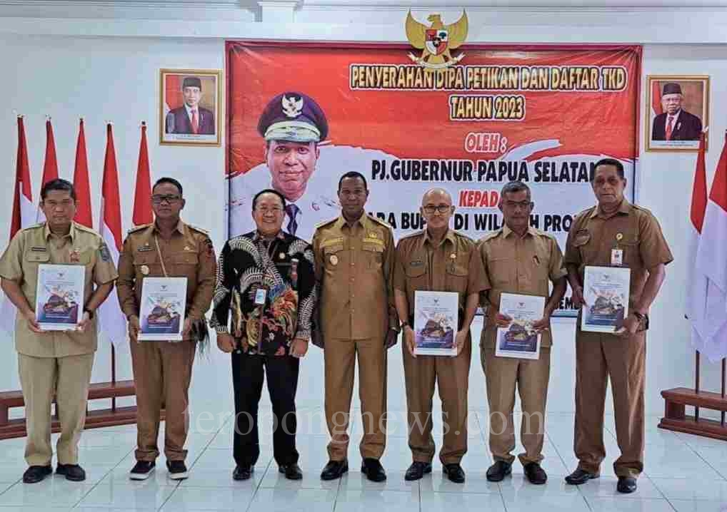 Pj Gubernur Papua Selatan Serahkan DIPA 2023 dan Daftar Alokasi TKD