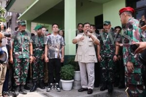 Prabowo dan Gibran Serahkan Motor dan Alat Komunikasi ke Babinsa di Solo