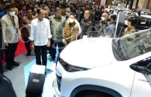 Jokowi Minta Masyarakat Beralih ke Transportasi Massal: Jangan Cenderung Gunakan Mobil Pribadi