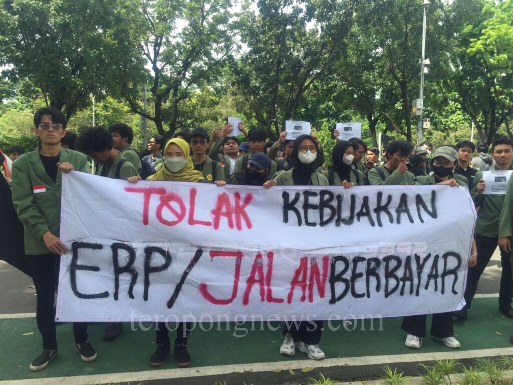 Tolak Kebijakan ERP, Massa Kembali Beraksi di Balai Kota DKI Jakarta