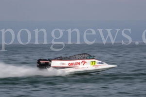 Disaksikan Jokowi, Pembalap Asal Polandia Sabet Gelar Juara F1H2O di Danau Toba
