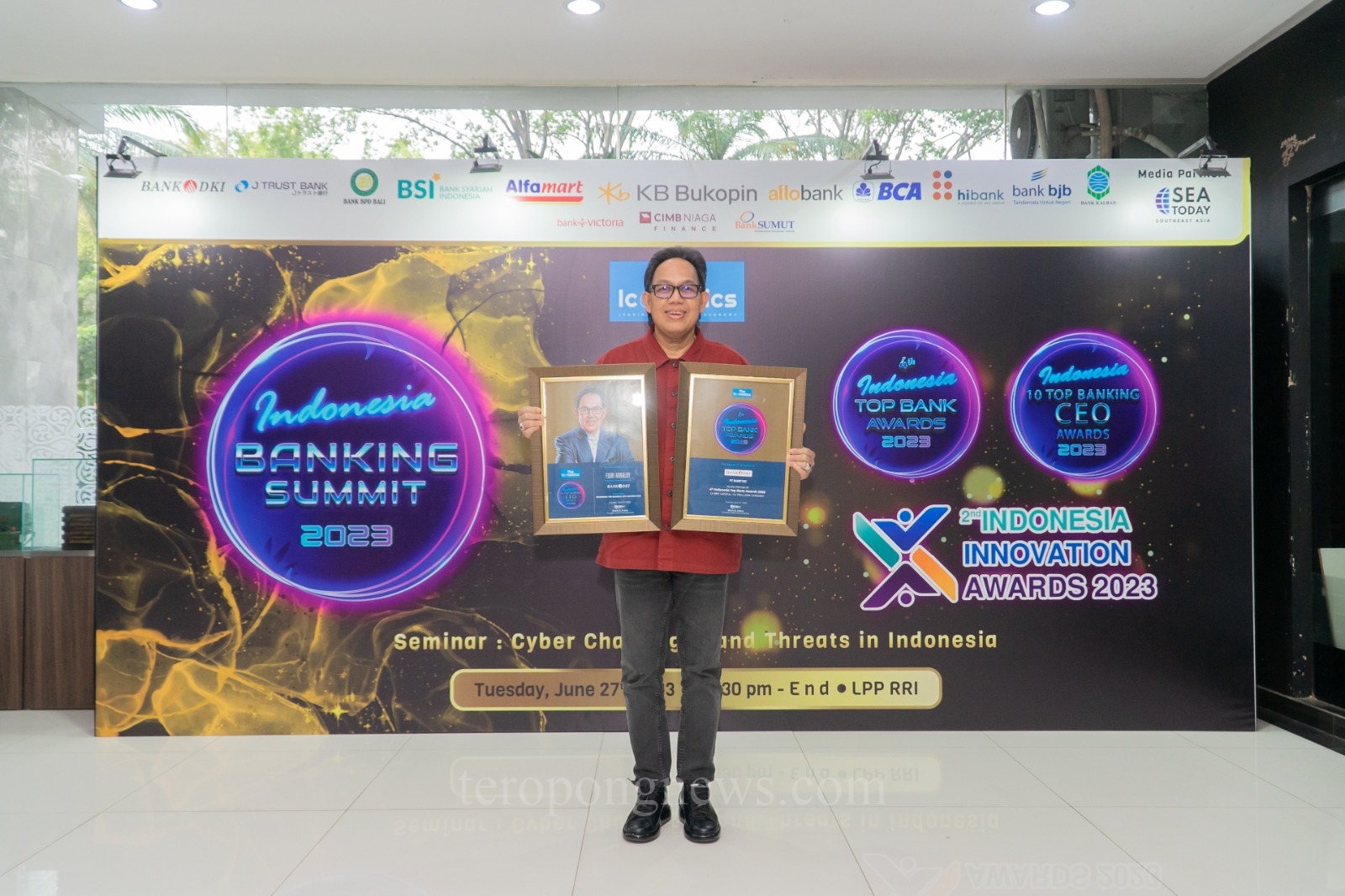 Bank DKI Raih Dua Penghargaan Indonesia Top Bank Awards 2023 dan Top Banking CEO 2023