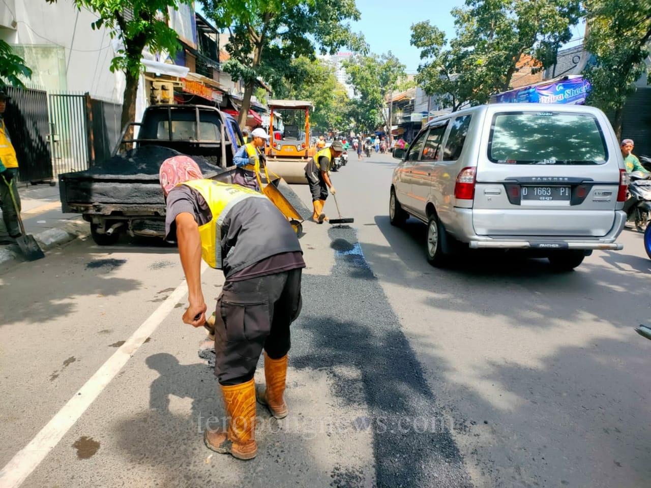 DSDABM Perbaiki Jalan Rusak di Bandung