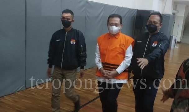 Sekretaris MA Hasbi Hasan Berompi Oranye Menuju Rumah Prodeo KPK