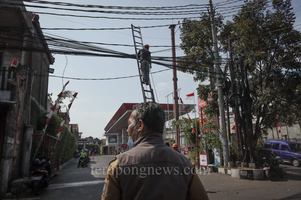 Pemkot Bandung Libatkan Masyarakat Tata Kabel Udara