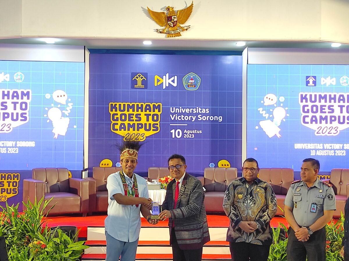 Kumham Goes To Campus, Sosialisasikan KUHP Baru Di Universitas Victory ...