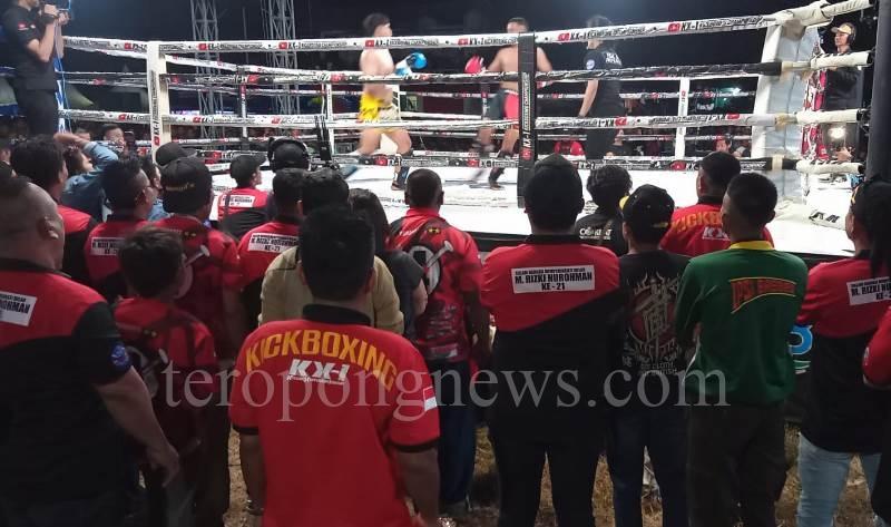 Penonton Tumpah Ruah Saksikan Laga Kick Boxing Profesional KX-1 Seies 9 di Brebes