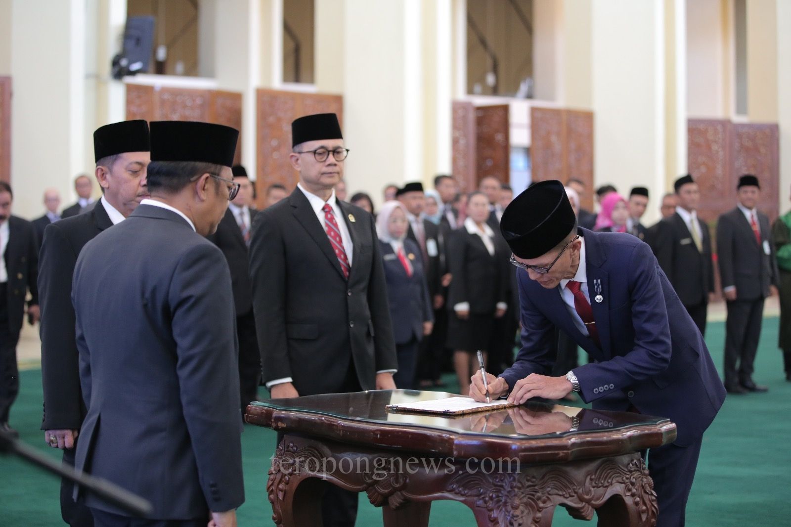 Sekjen DPD RI Lantik Dan Ambil Sumpah Deputi Bidang Persidangan