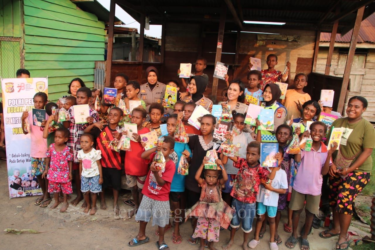 Polres Merauke Peduli Budaya Literasi di Kampung Payum
