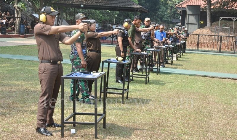 Ketum ASC Apresiasi Badiklat Kejaksaan RI Ajak Siswa PPPJ Latihan Menembak