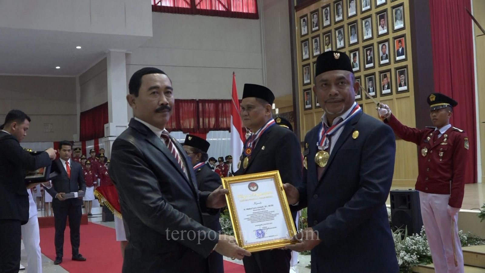 IPDN Jatinangor Beri Penghargaan Kehormatan Kepada Bupati Raja Ampat