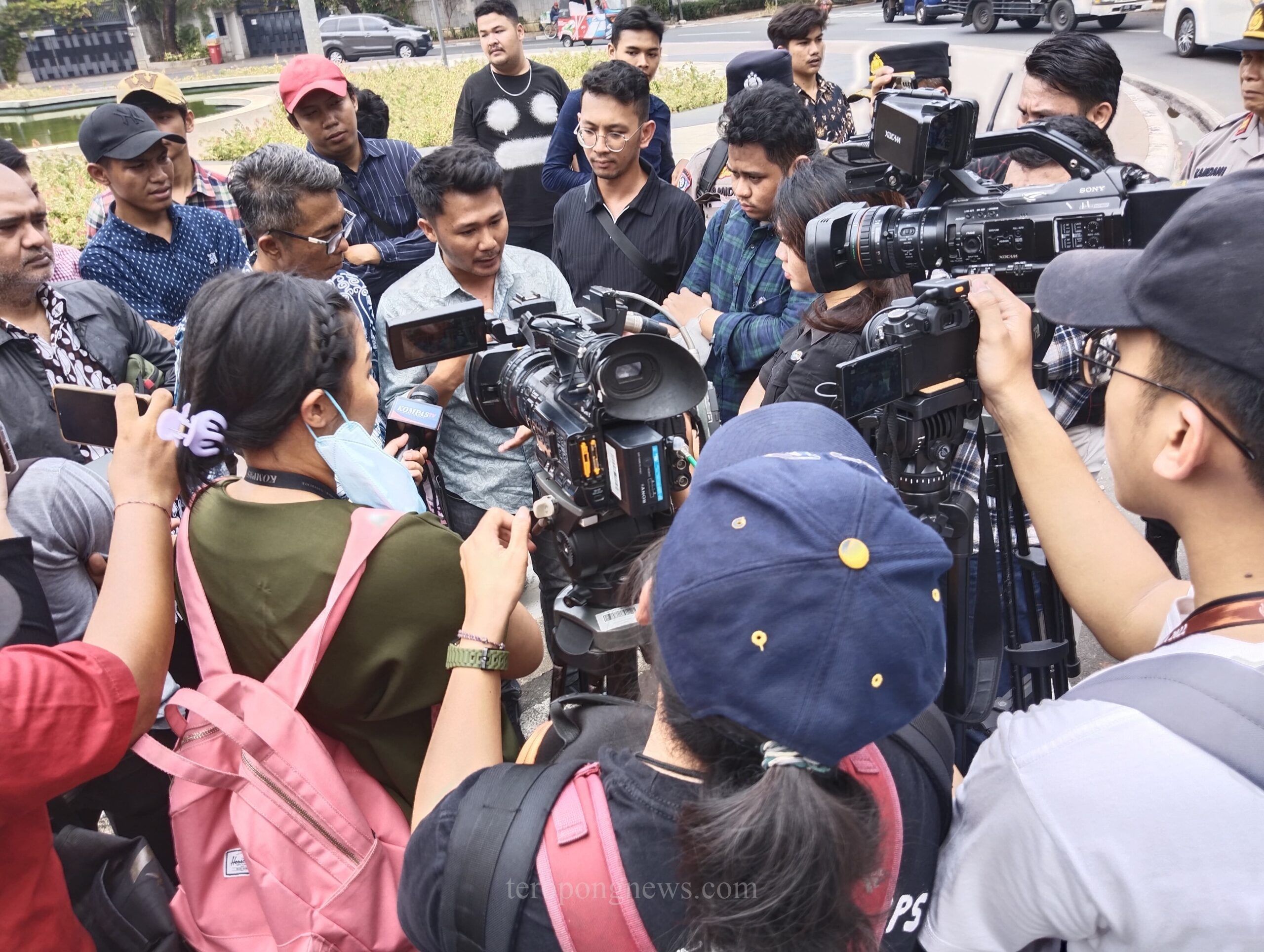 LPI Desak Megawati untuk Menyatukan Ganjar dan Prabowo di Pilpres 2024