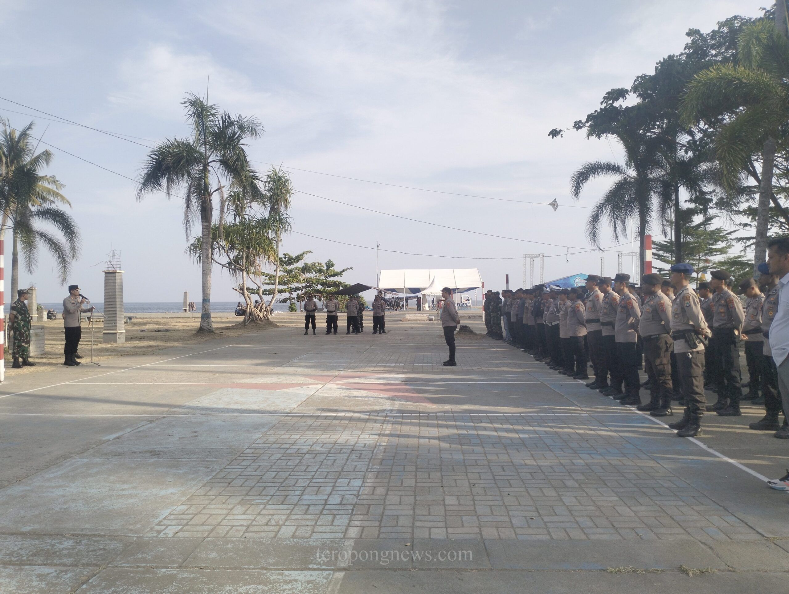 TNI-Polri Gelar Apel Pasukan Persiapan Kedatangan Tamu OASE di Raja Ampat