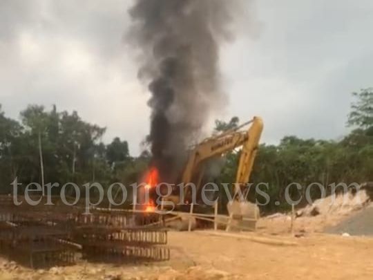 Di Kampung Ayata Maybrat, Excavator Dibakar OTK Disusul Suara Tembakan