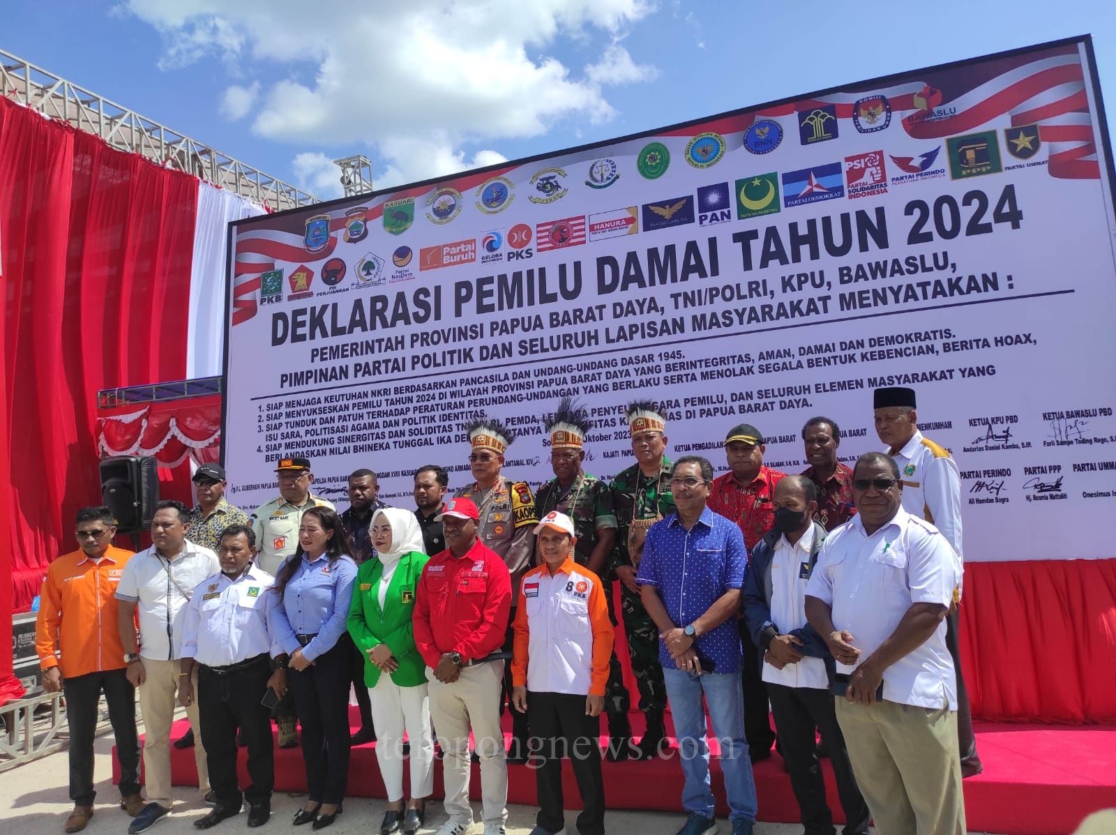 TNI-Polri, KPU, Bawaslu, Hingga Parpol Deklarasi Pemilu Damai di Sorong