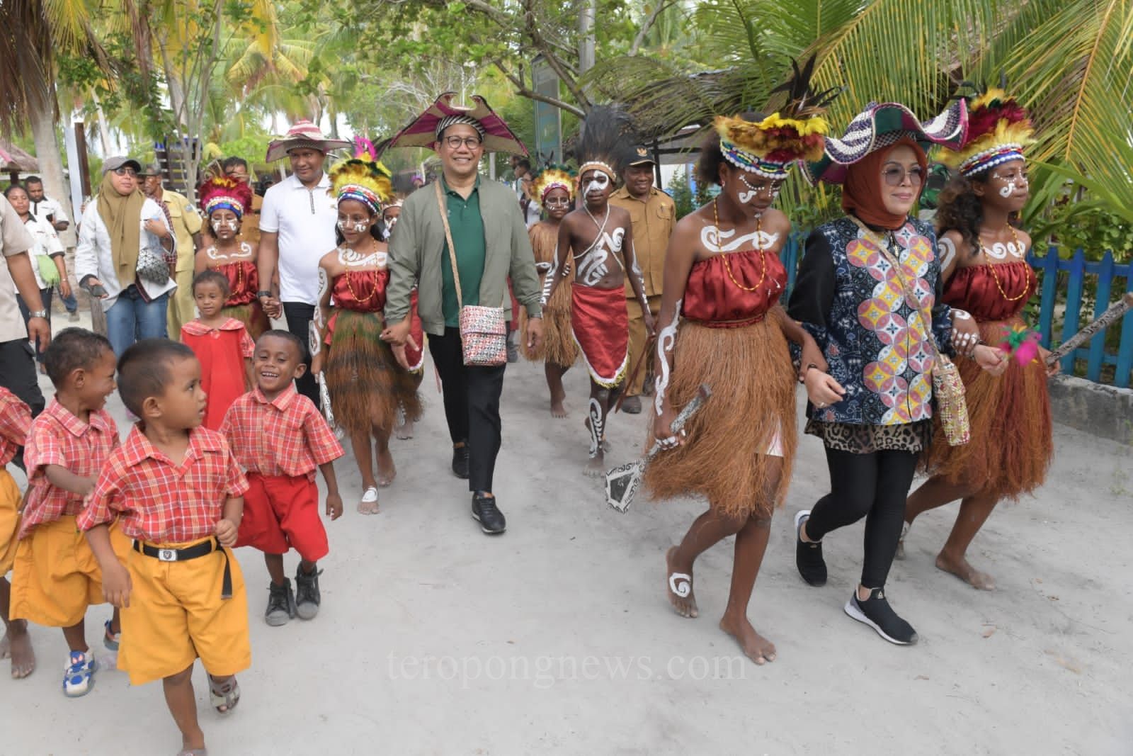 Mendes PDTT Kunjungi Kampung Arborek Raja Ampat, Foto IST/TN