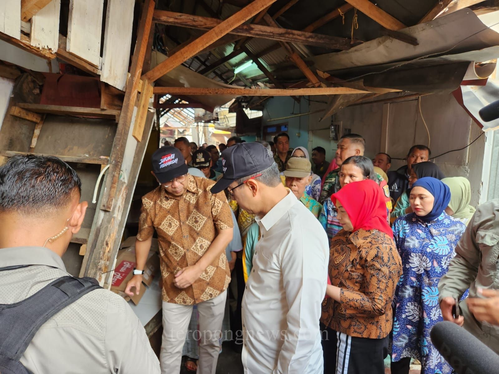Pj Gubernur Heru Bersama PAM Jaya Tinjau Pemasangan Pipa Air Bersih di Kemayoran