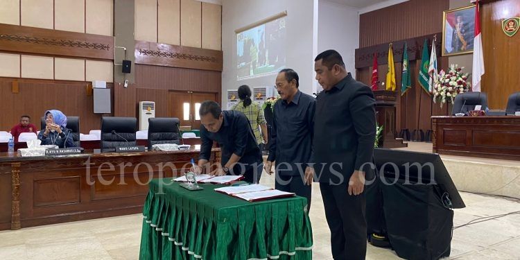 DPRD Maluku Akhirnya Umumkan Pemberhentian Gubernur dan Wagub