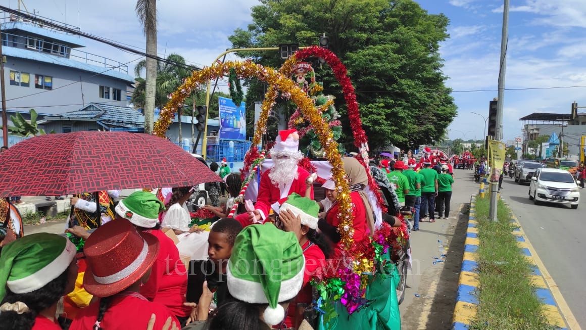 Pawai Santa Claus Meriahkan Pencanangan Bulan Natal di Kota Sorong