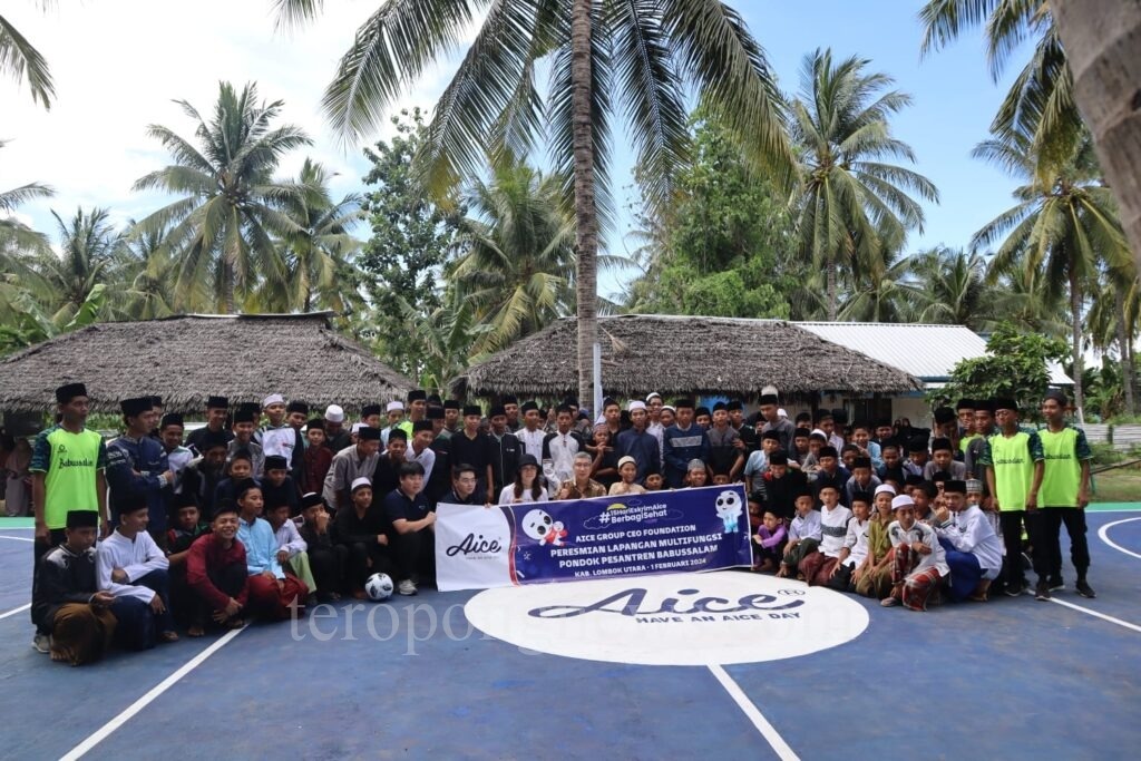Aice Bangun Lapangan Serbaguna Sebuah Pesantren di Lombok, NTB