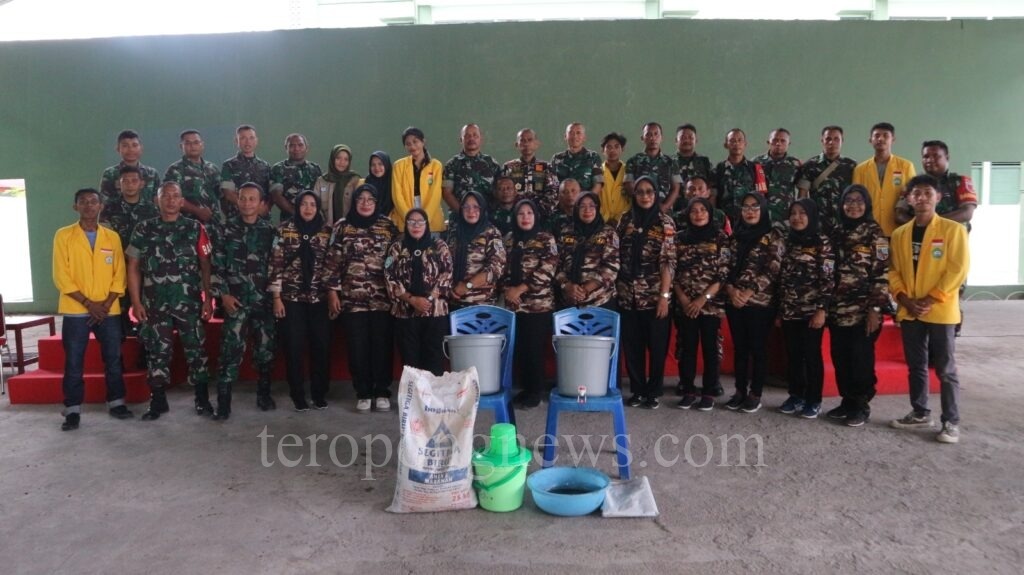 Korem 152/Baabullah Gandeng Universitas Khairun Ternate dan FKPPI Latih Prajurit Produksi Pupuk Organik