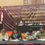 Penandatanganan berita acara penetapan hasil pleno tingkat KPU Papua Selatan