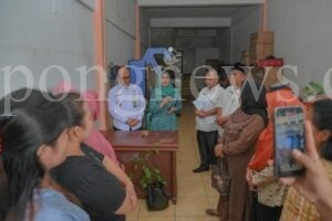 Pj. Walikota Padangsidimpuan Serahkan Bantuan Mesin Peralatan Tenun dan Alat Pewarnaan Alami
