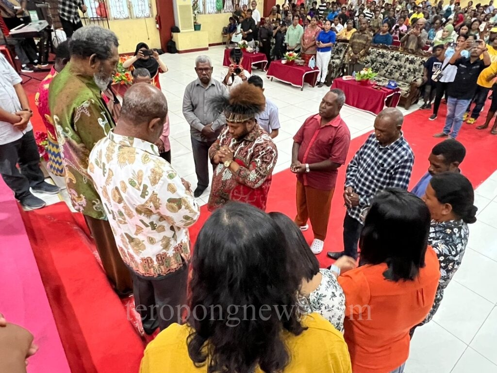 Raih Suara Terbanyak di DPD RI, Paul Fincen Mayor Gelar Ibadah Pengucapan Syukur