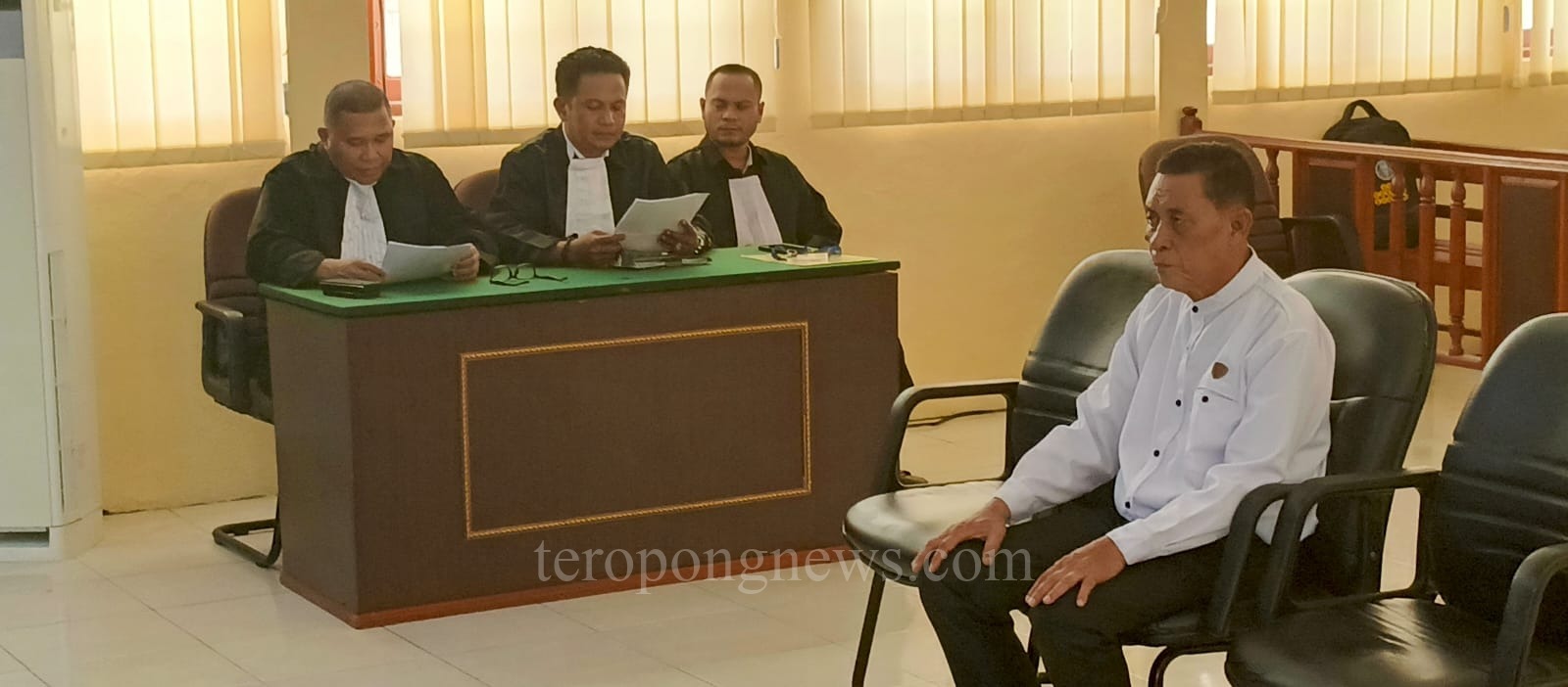 Abdul Muis jalani sidang perdana di Pengadilan Negeri Sorong, Rabu (3/4/2024)
