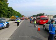 Respons Cepat Petugas Usai Kecelakaan di KM 58 Tol Jakarta-Cikampek, Jalur Arah Jakarta Bisa Dilalui Kembali