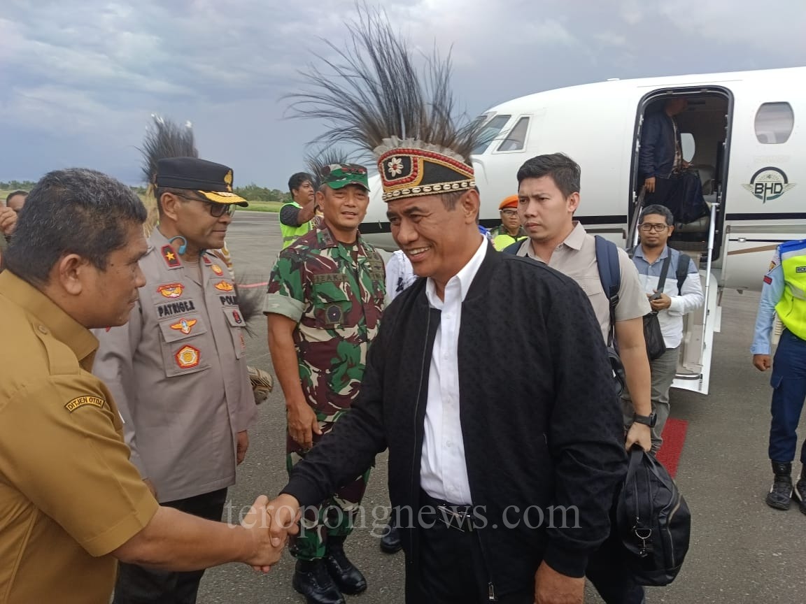 Menteri Pertanian RI Andi Amran Sulaiman tiba di Bandara Mopah Merauke. Foto-Ist/TN