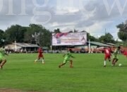 Pertandingan sepak bola antara SMK KPG Merauke dan SMA Eca. Foto-Getty/TN