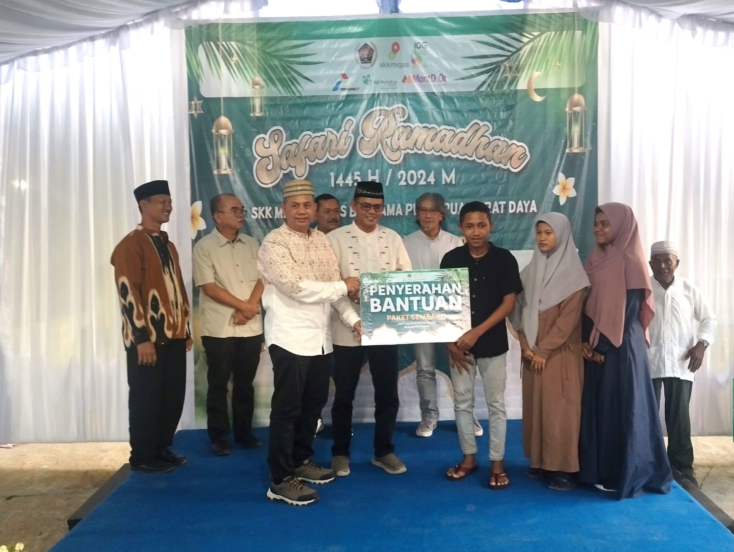Penyerahan bantuan Safari Ramadan SKK Migas - KKKS PBD - PWI PBD kepada Panti Asuhan Muslim Papua dan Muhammadiyah di Kabupaten Sorong