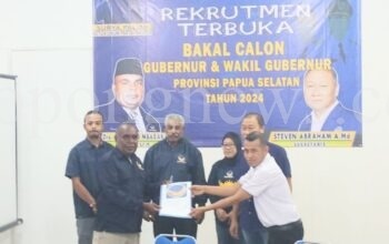 Pengembalian dokumen formulir pendfataran di DPW Partai NasDem Papua Selatan