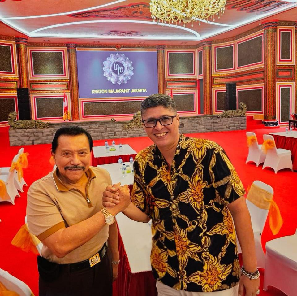 Habib Mohsein Badegel bersama A.M Hendropriyono di Replika Kraton Majapahit Jakarta, di kawasan Cipayung, Jakarta Timur (Foto:ist).