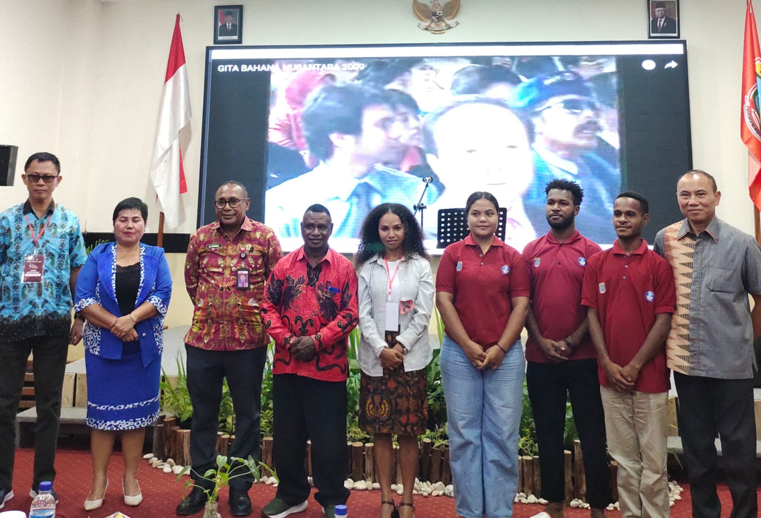 Foto bersama panitia, tim juri dan 3 peserta yang akan wakili Provinsi Papua Barat Daya di Ajang GBN 2024 tingkat nasional