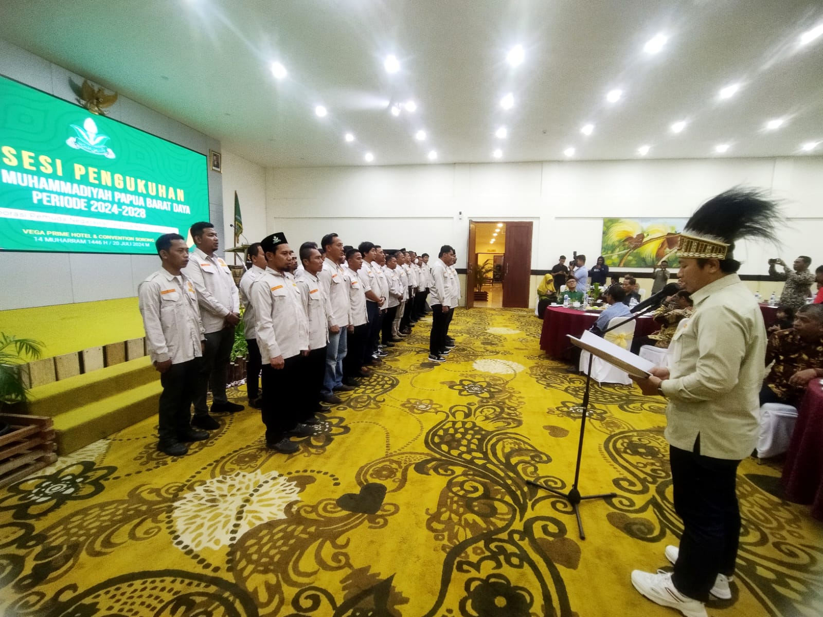 Sekjen PP Pemuda Muhammadiyah, Najih Prastiyo mengukuhkan PW Pemuda Muhammadiyah Papua Barat Daya di Ballroom Vega Hotel Kota Sorong, Sabtu (20/7/2024)