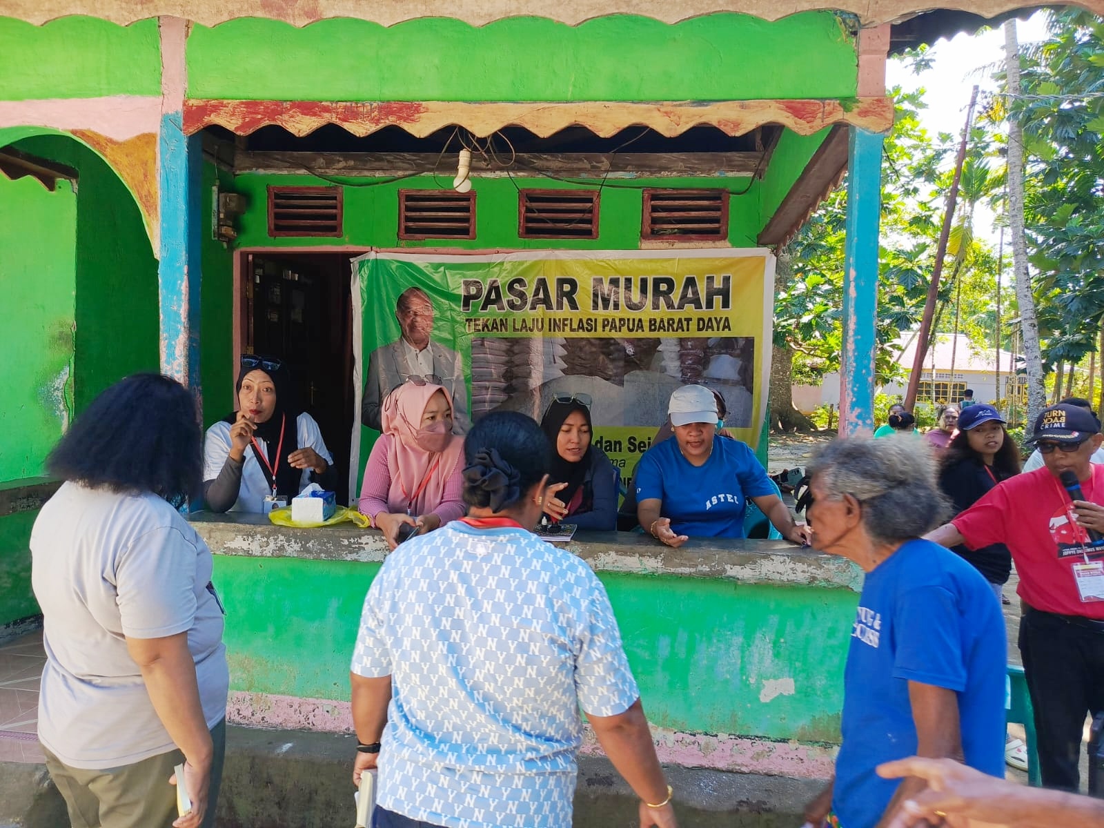 Salah satu titik Pasar Murah ala Yopie Ones yang diserbu oleh masyarakat