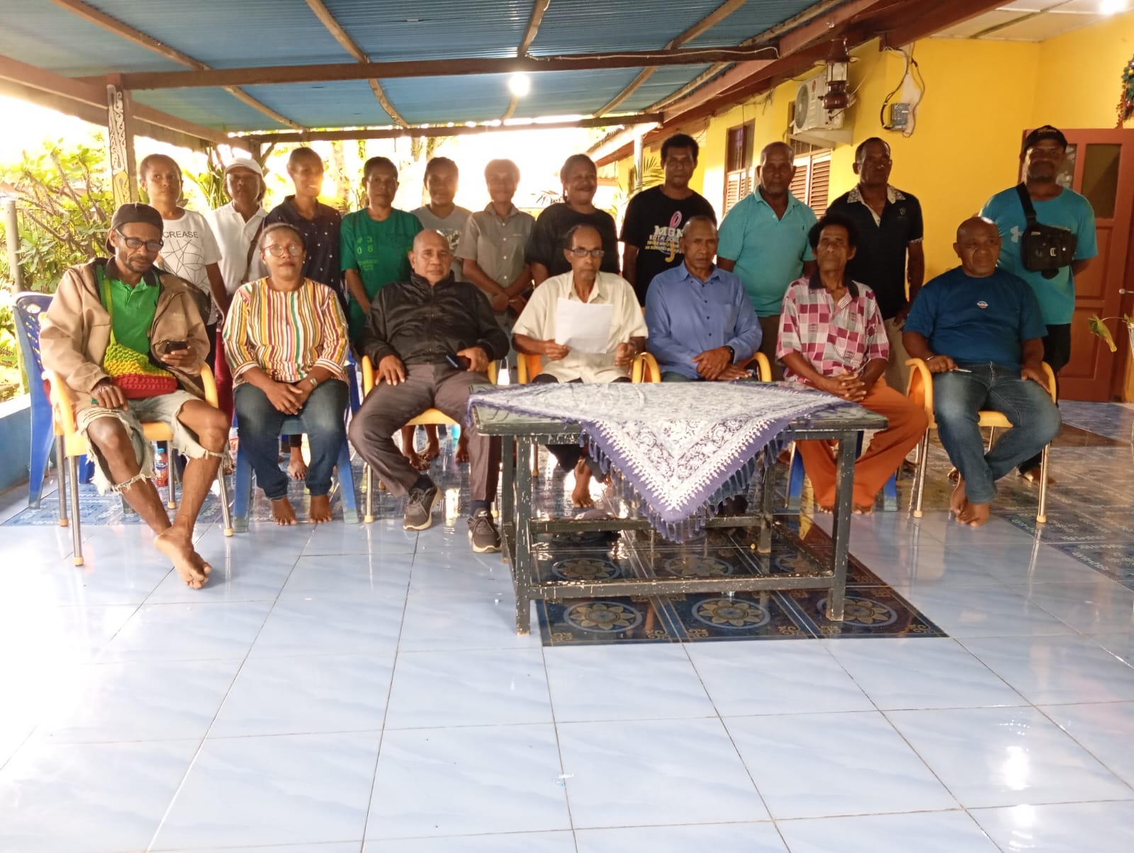 Foto bersama tokoh adat, tokoh perempuan, tokoh agama dan tokoh pemuda dari masyarakat Yapen bagian Barat Utara